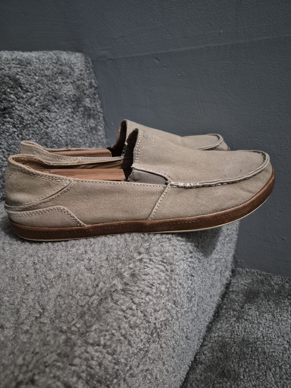 Men's Casual Slip-On Olukai Canvas Loafers in Beige Size 10